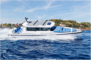 Axopar 37 XC Cross Cabin